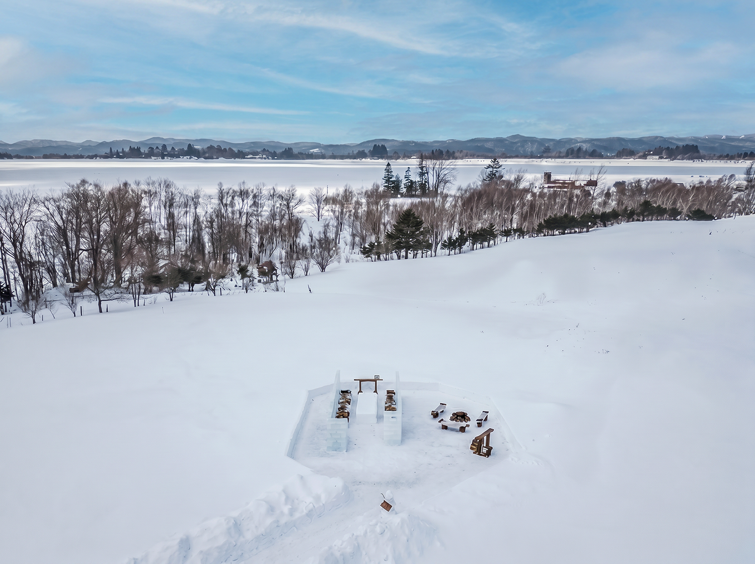 北海道・輪厚だからこそ出会える、
冬のガストロノミー体験。
「SNOW TABLE」